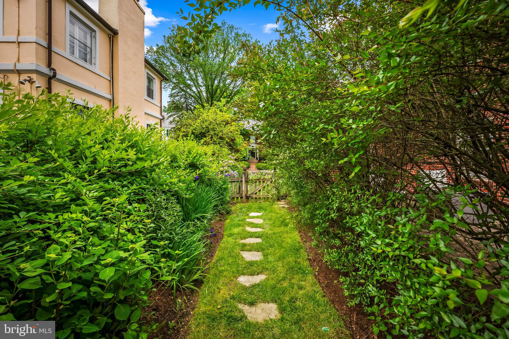 203 Saint Dunstans Rd