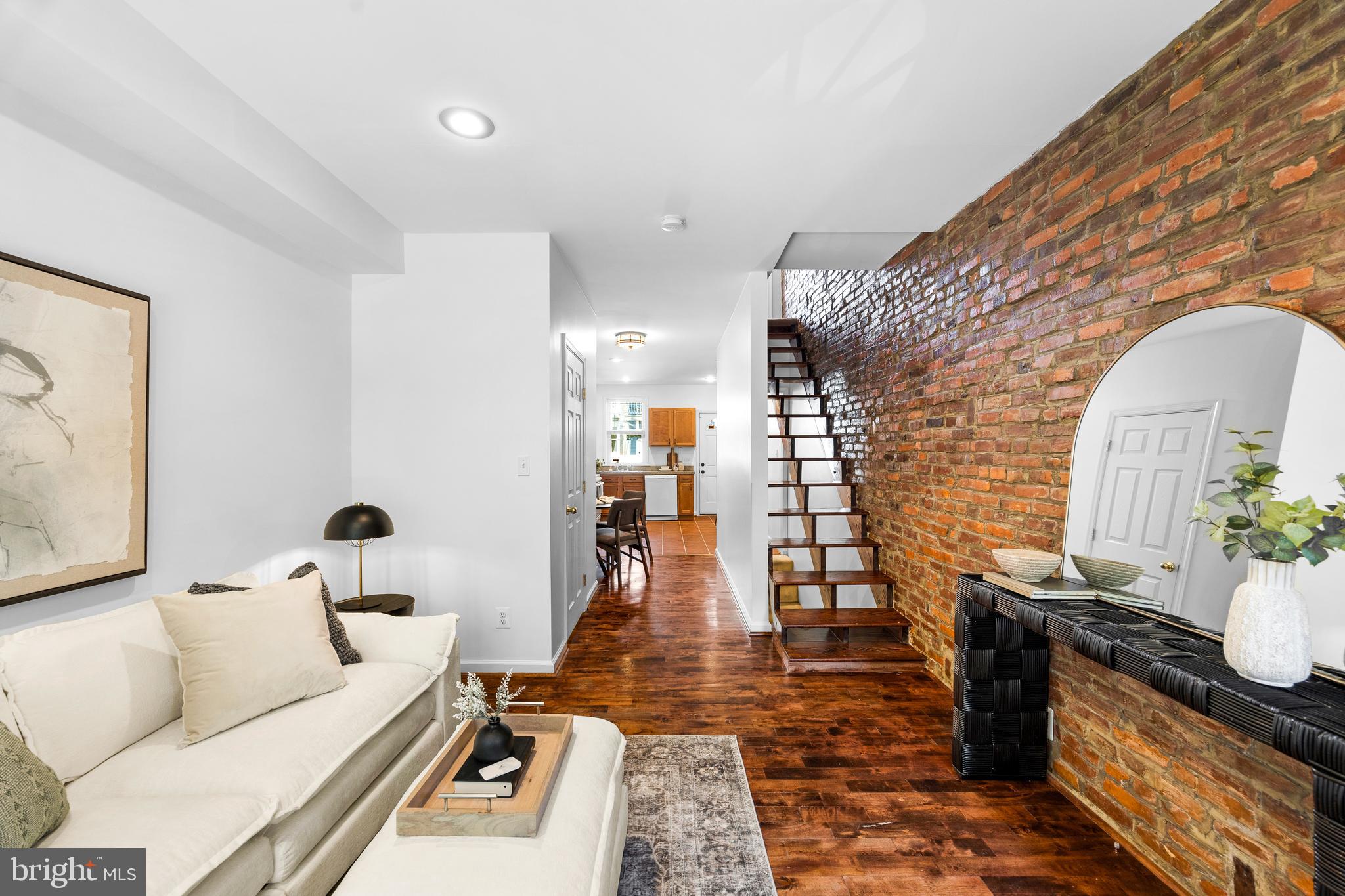 103 N Curley St