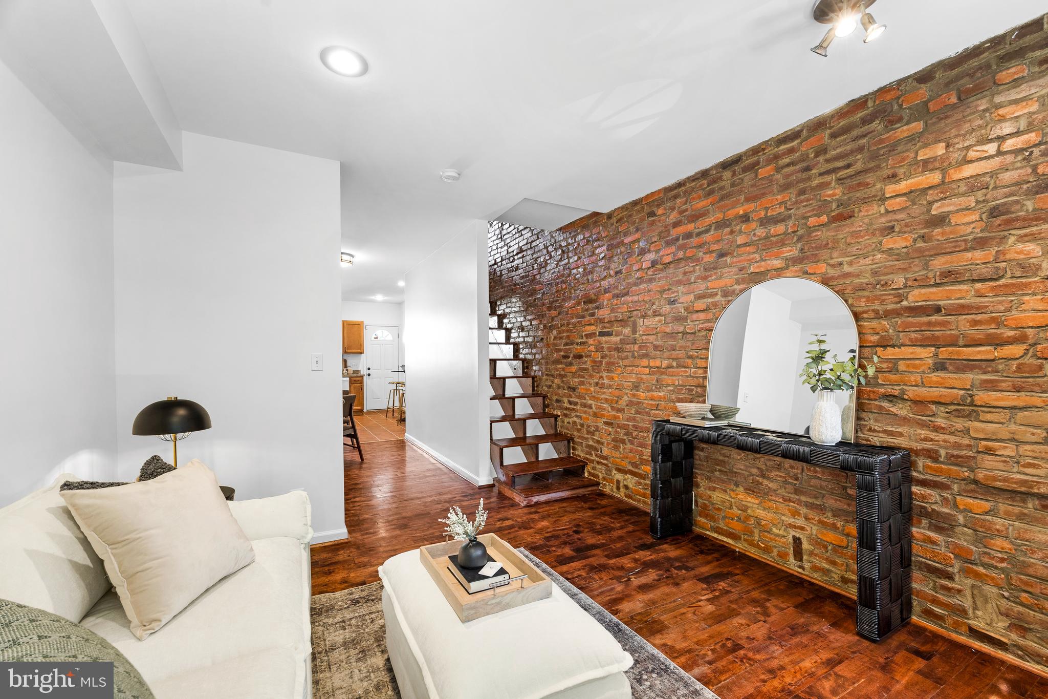 103 N Curley St