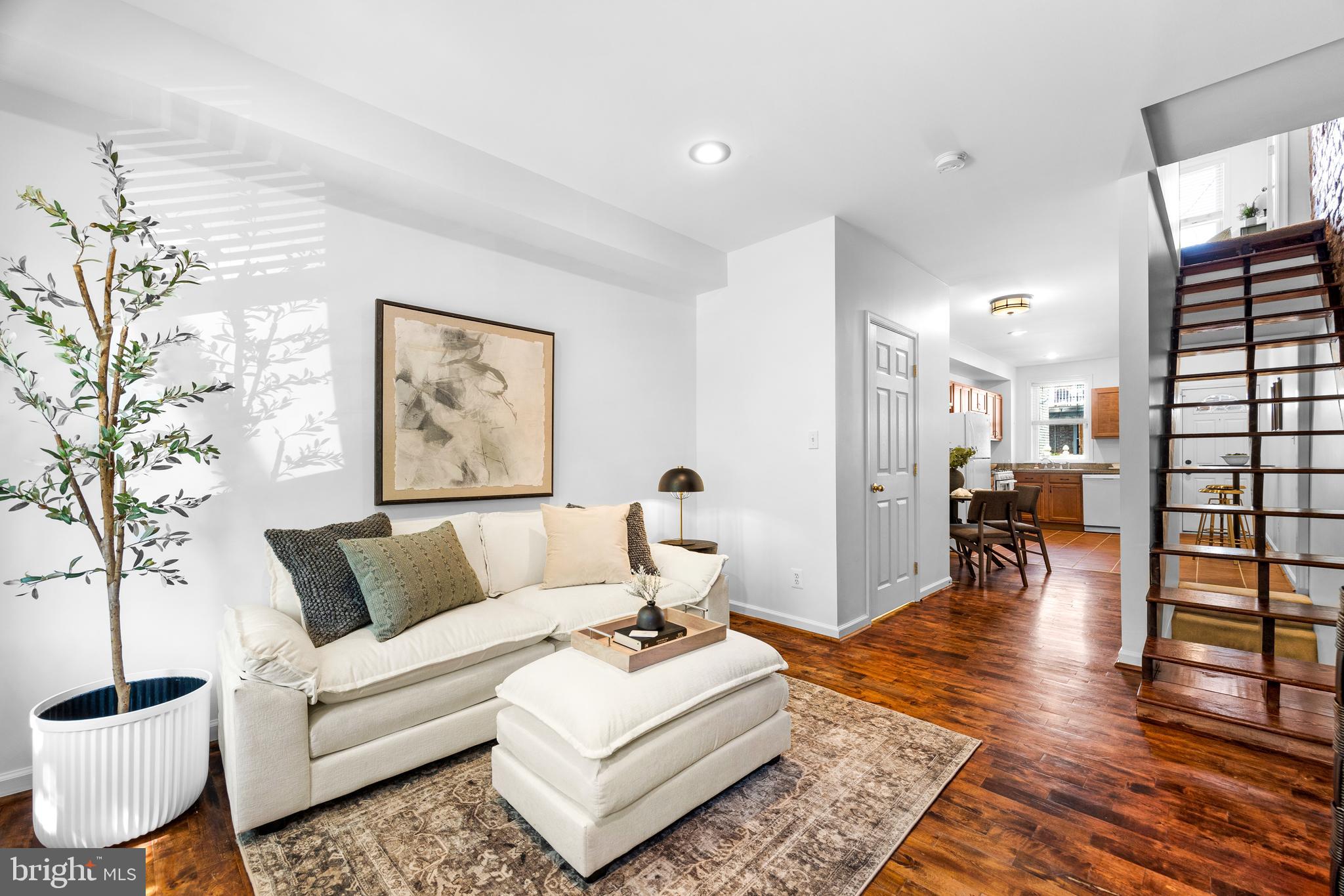 103 N Curley St