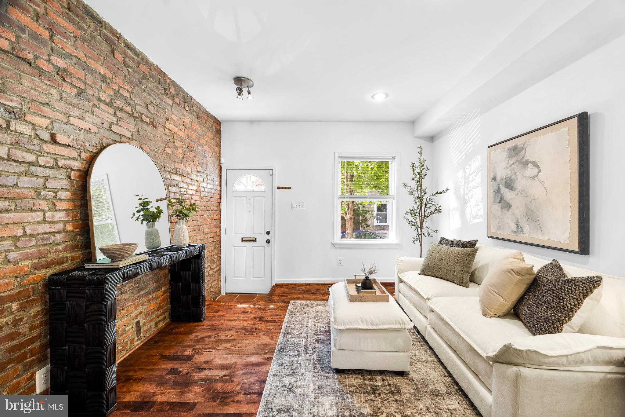 103 N Curley St