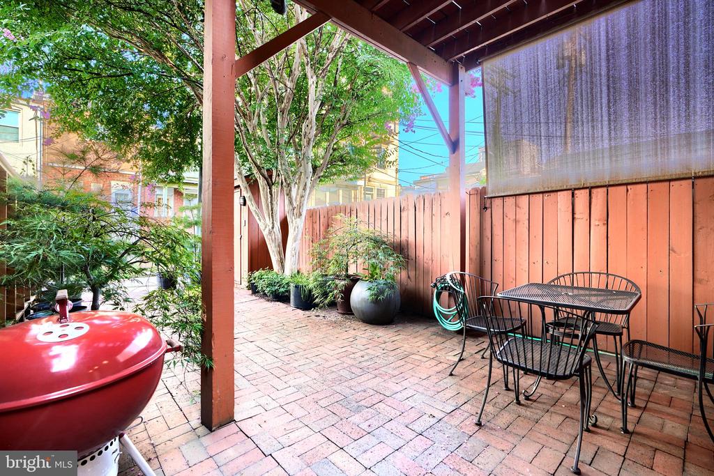 1009 S Potomac St S