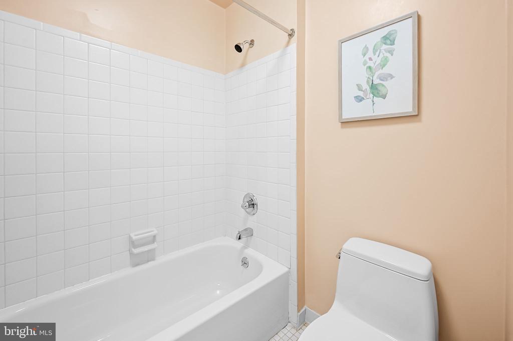 15 W Barre St