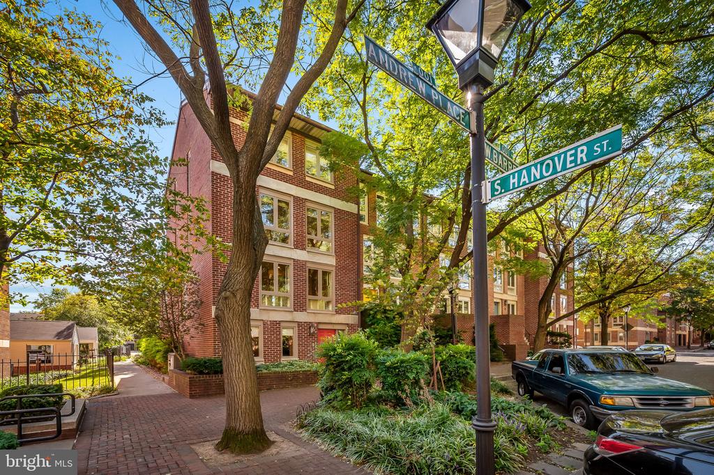 15 W Barre St