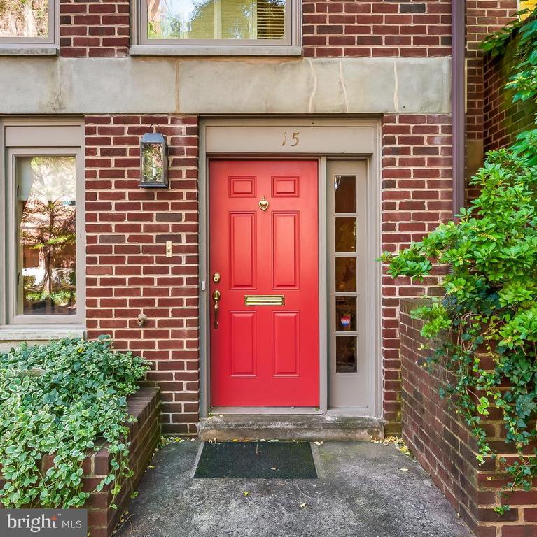 15 W Barre St