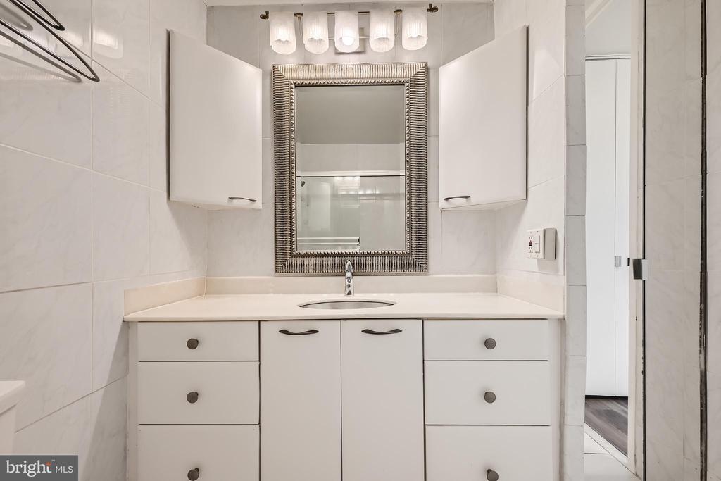 4000 N Charles St #303