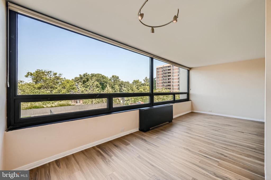 4000 N Charles St #303