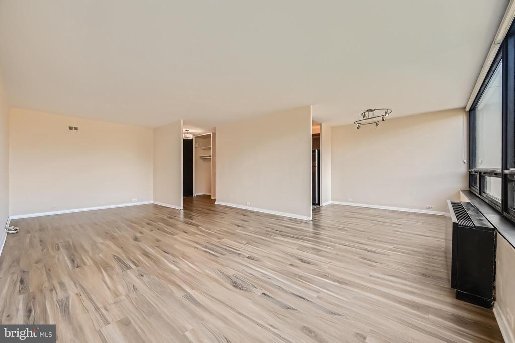 4000 N Charles St #303