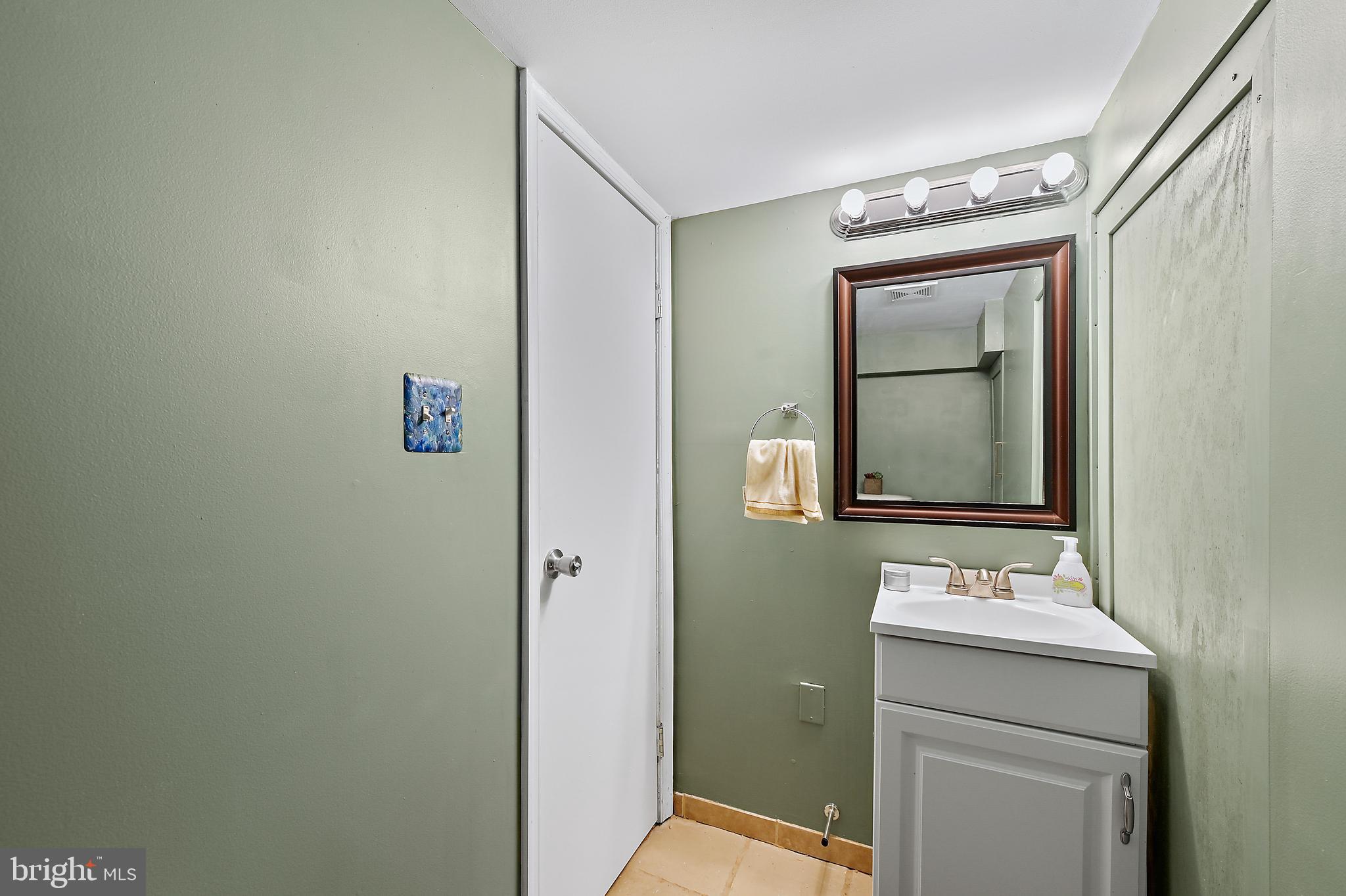 1218 William St