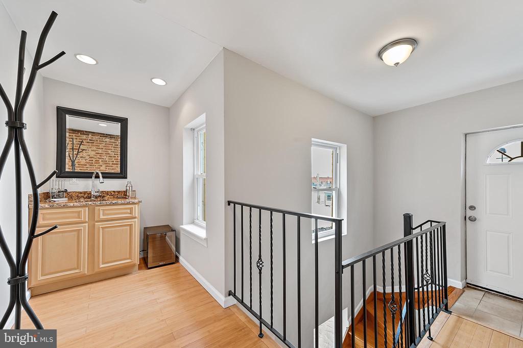 1218 William St