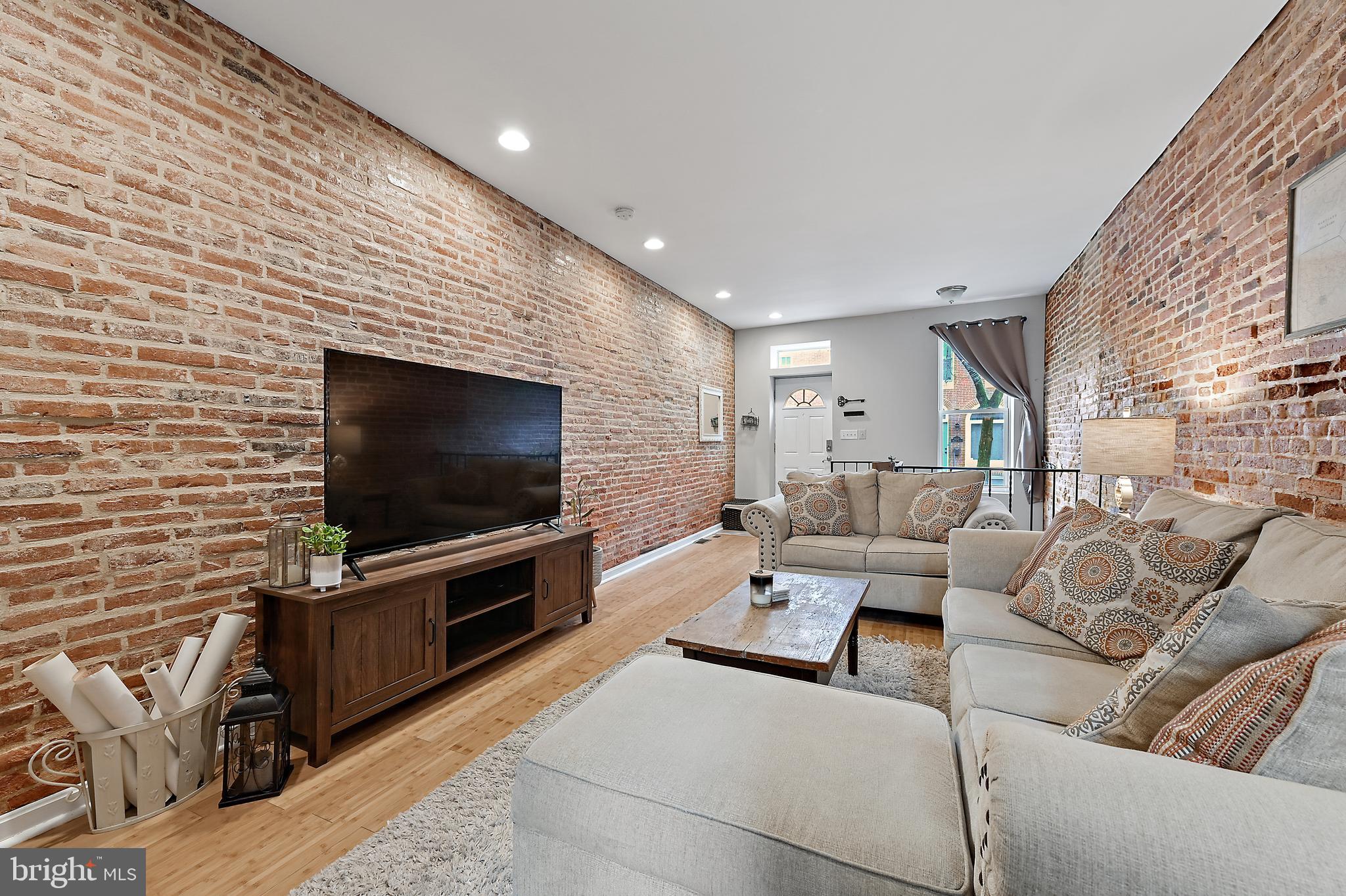 1218 William St