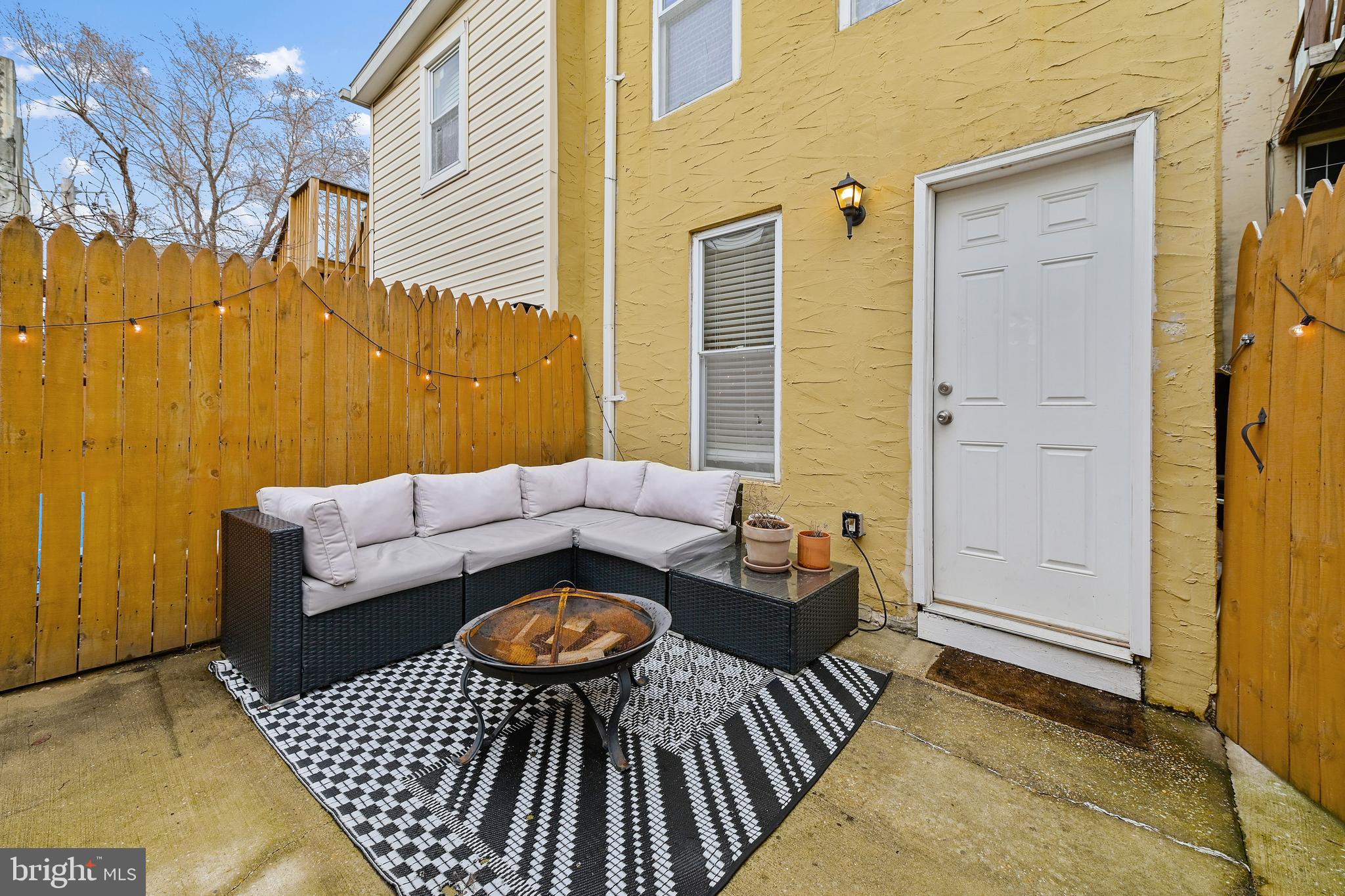 1218 William St