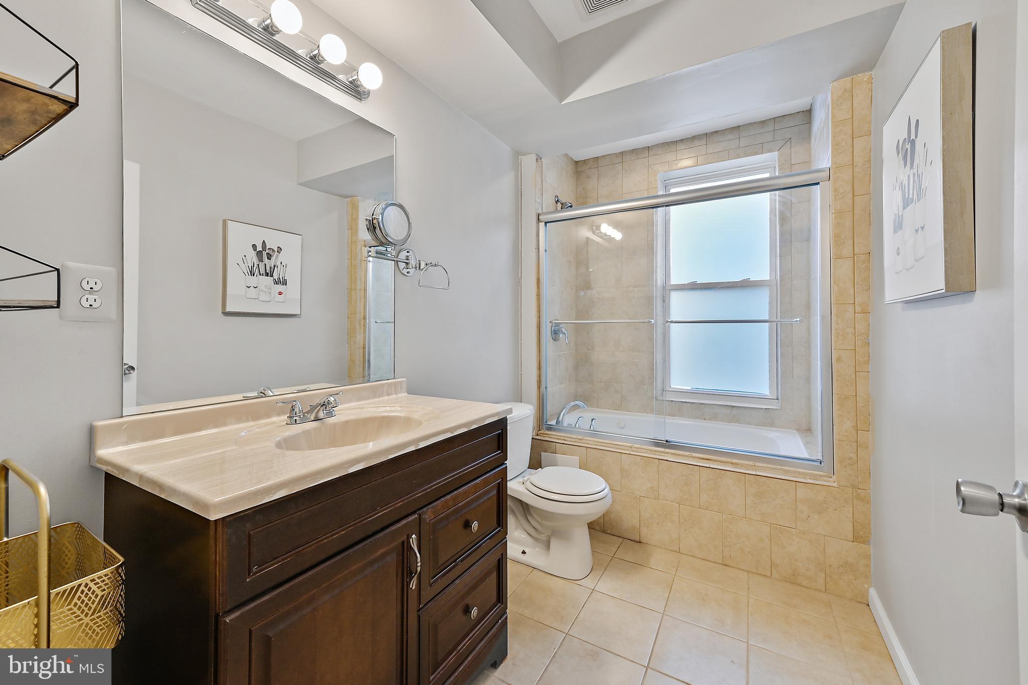 1218 William St
