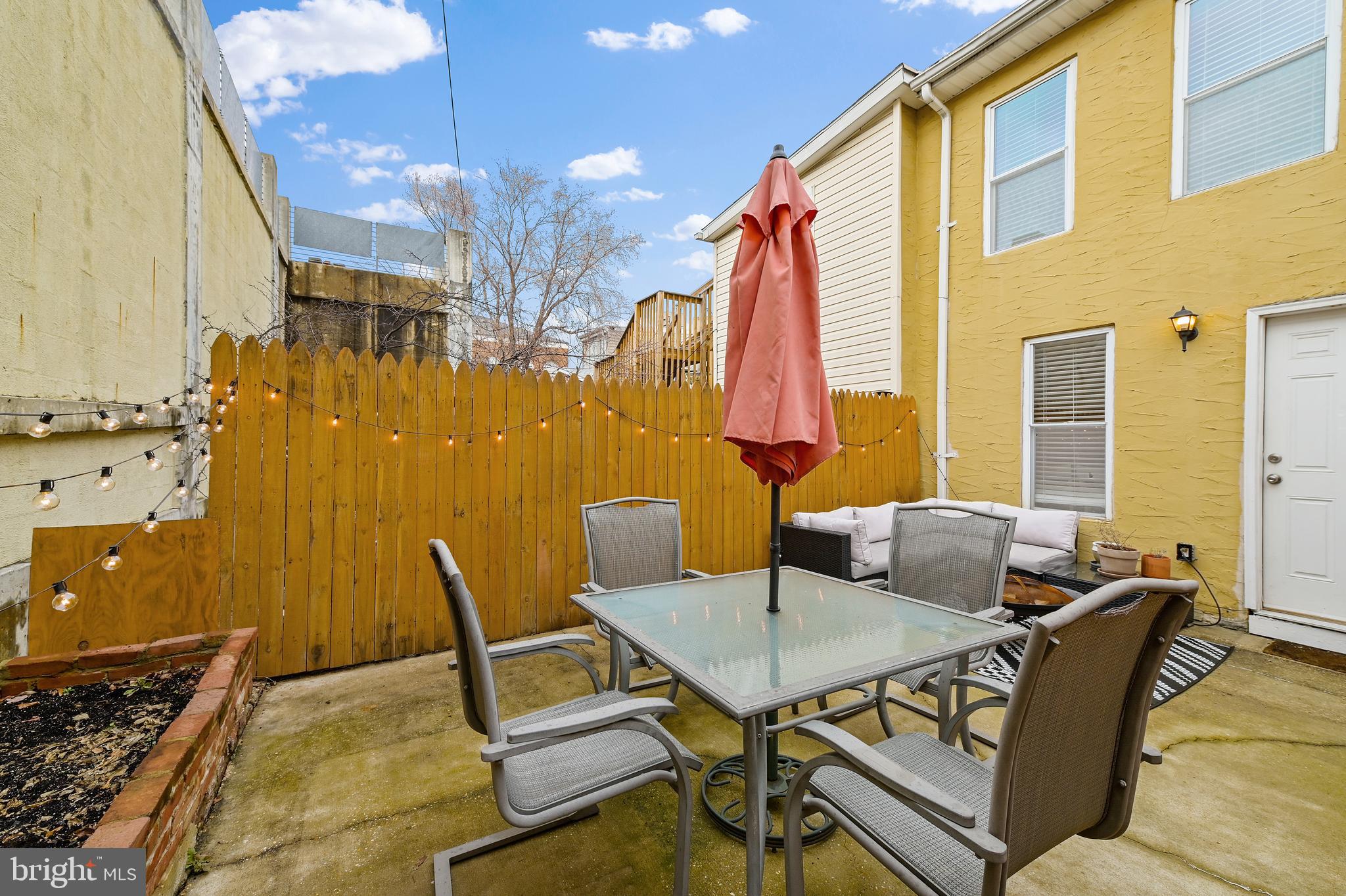 1218 William St