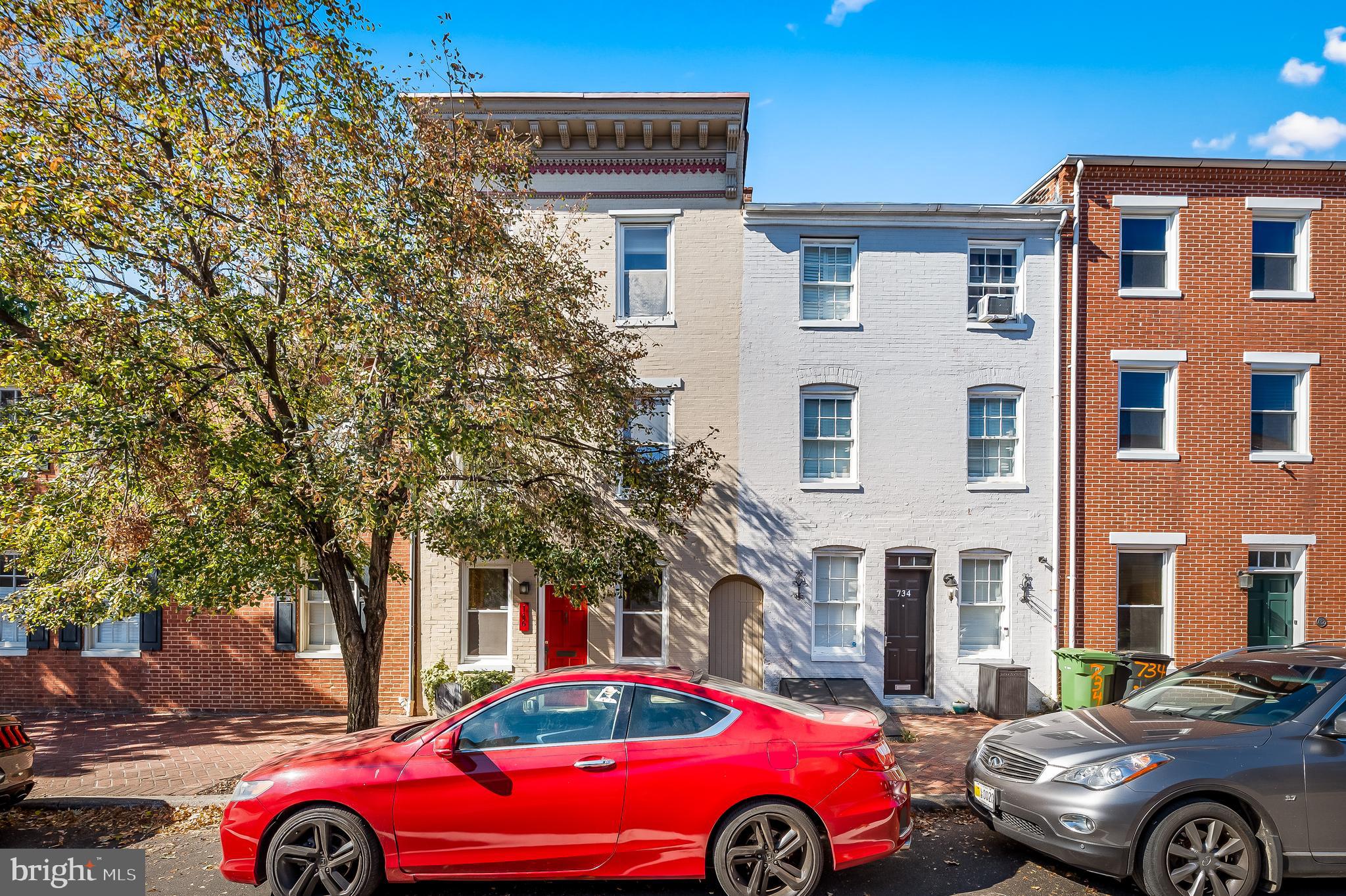 736 Charles Street S