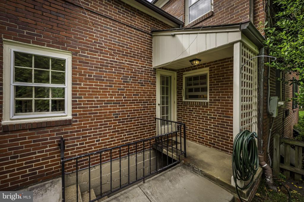 203 Saint Dunstans Rd