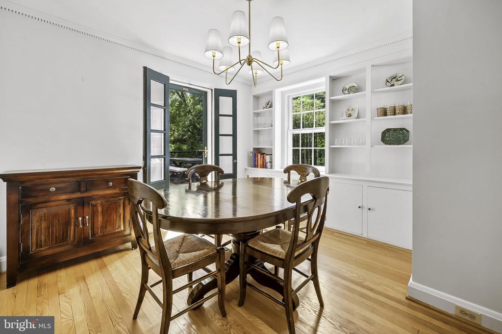 203 Saint Dunstans Rd