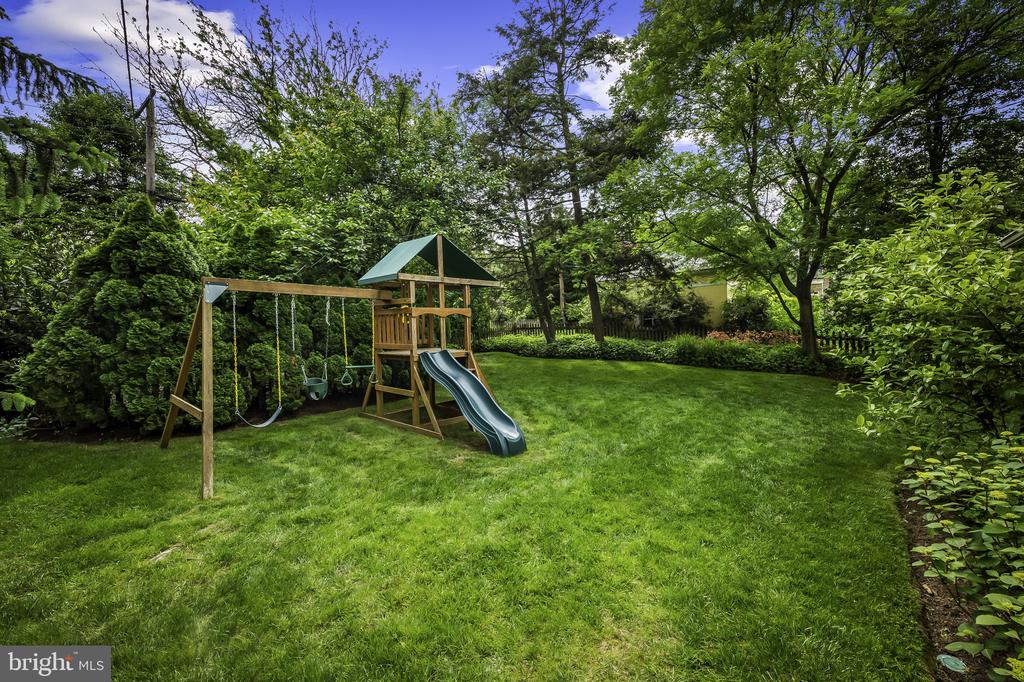 203 Saint Dunstans Rd
