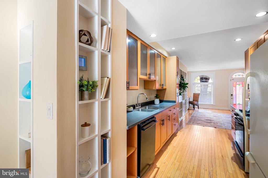 315 E Hamburg St
