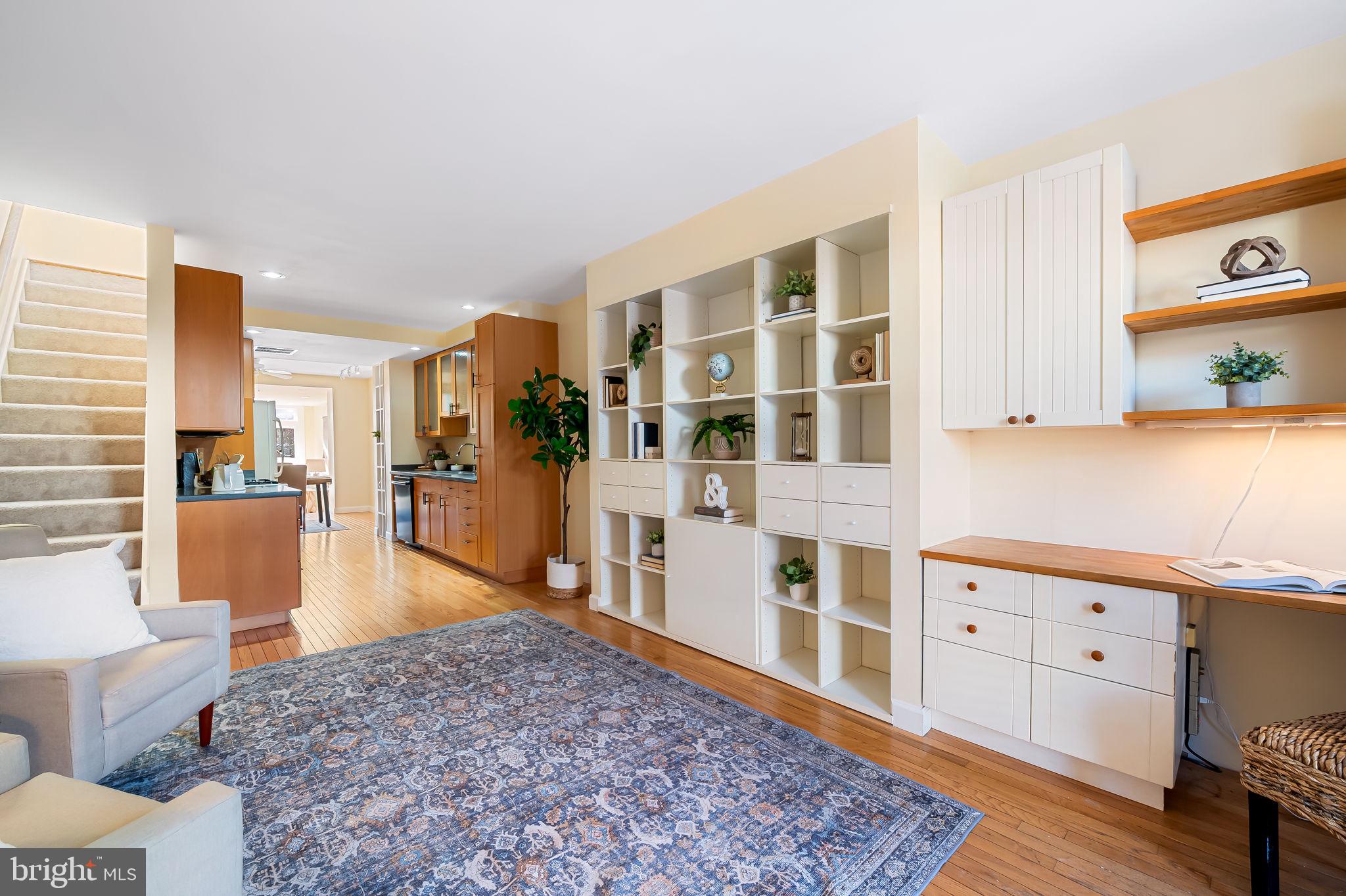 315 E Hamburg St
