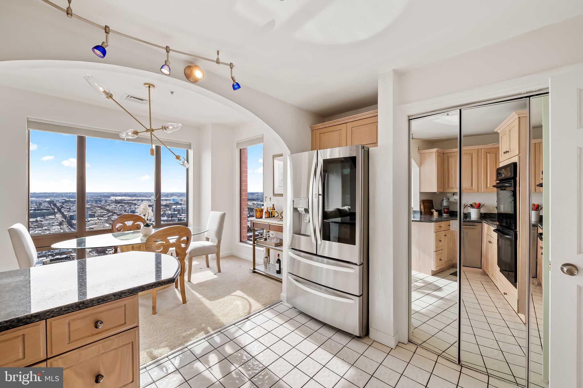 10 E Lee St E #1804