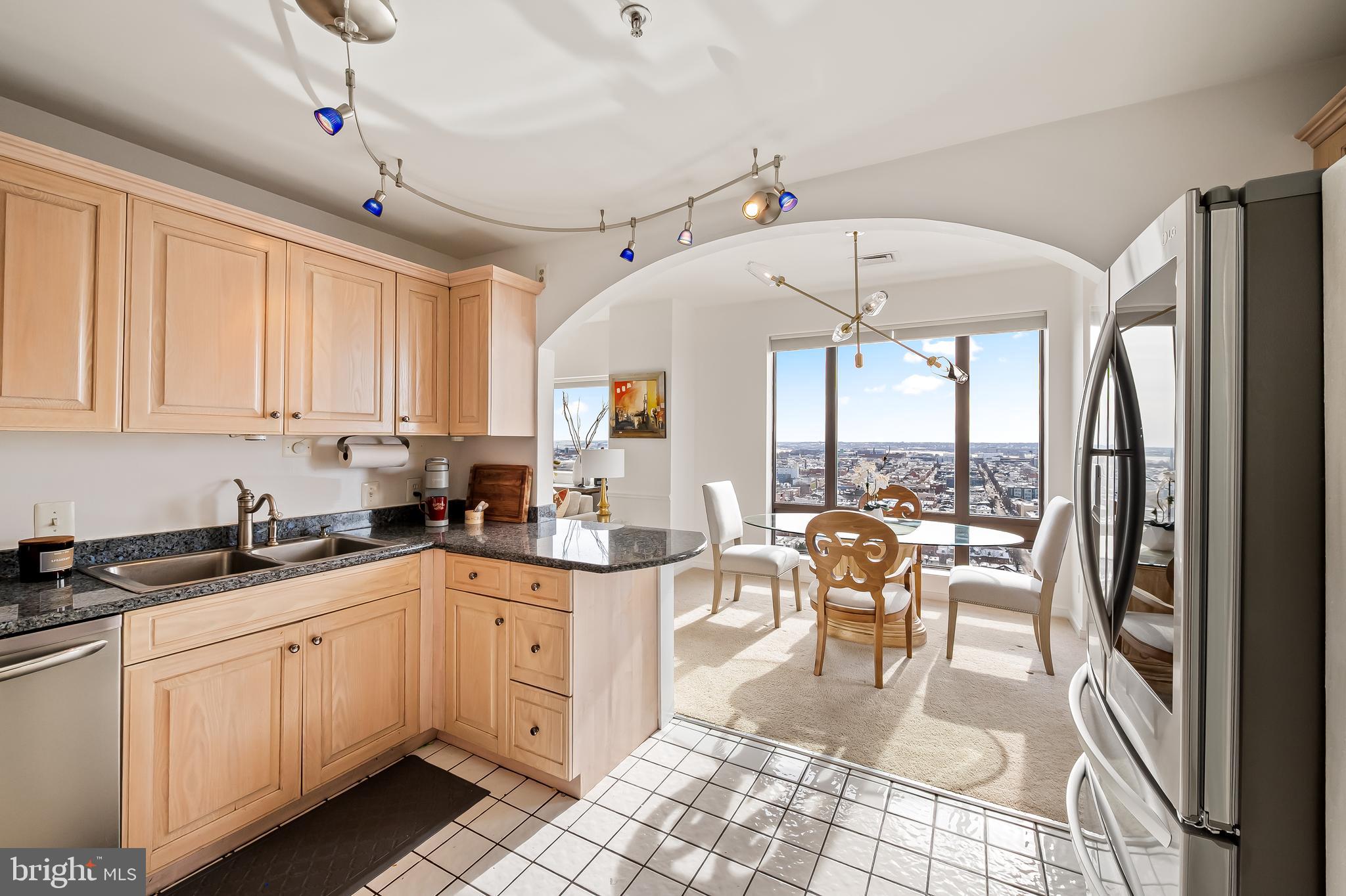 10 E Lee St E #1804