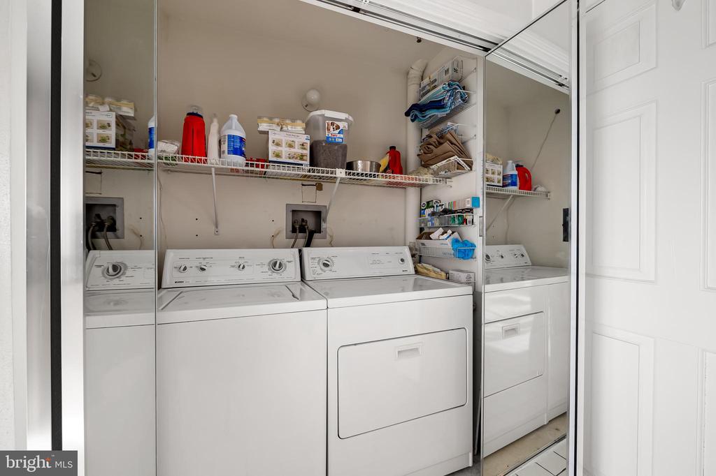 10 E Lee St E #1804