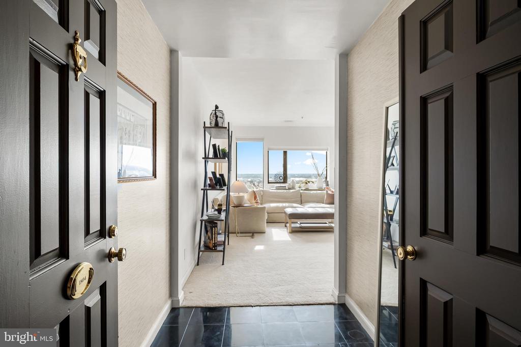 10 E Lee St E #1804