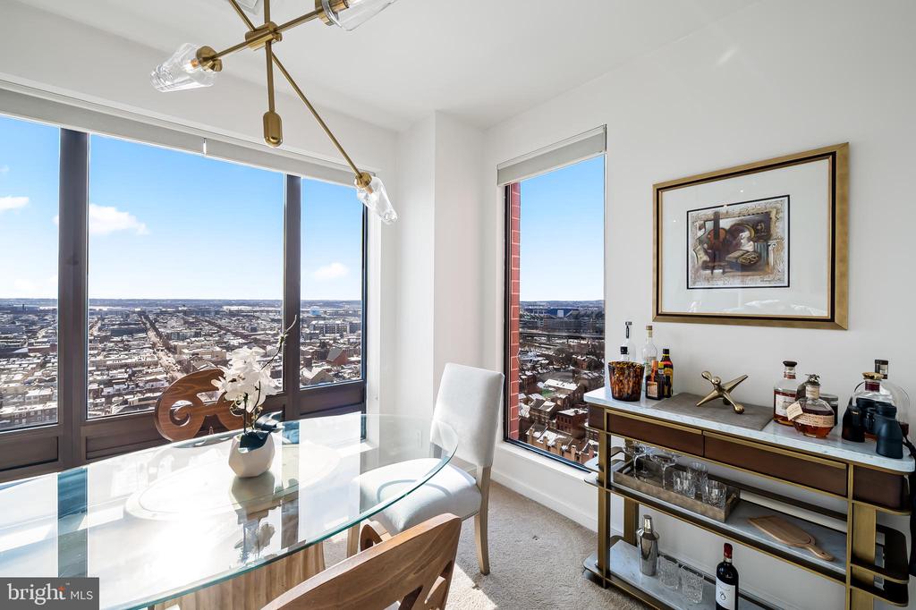 10 E Lee St E #1804