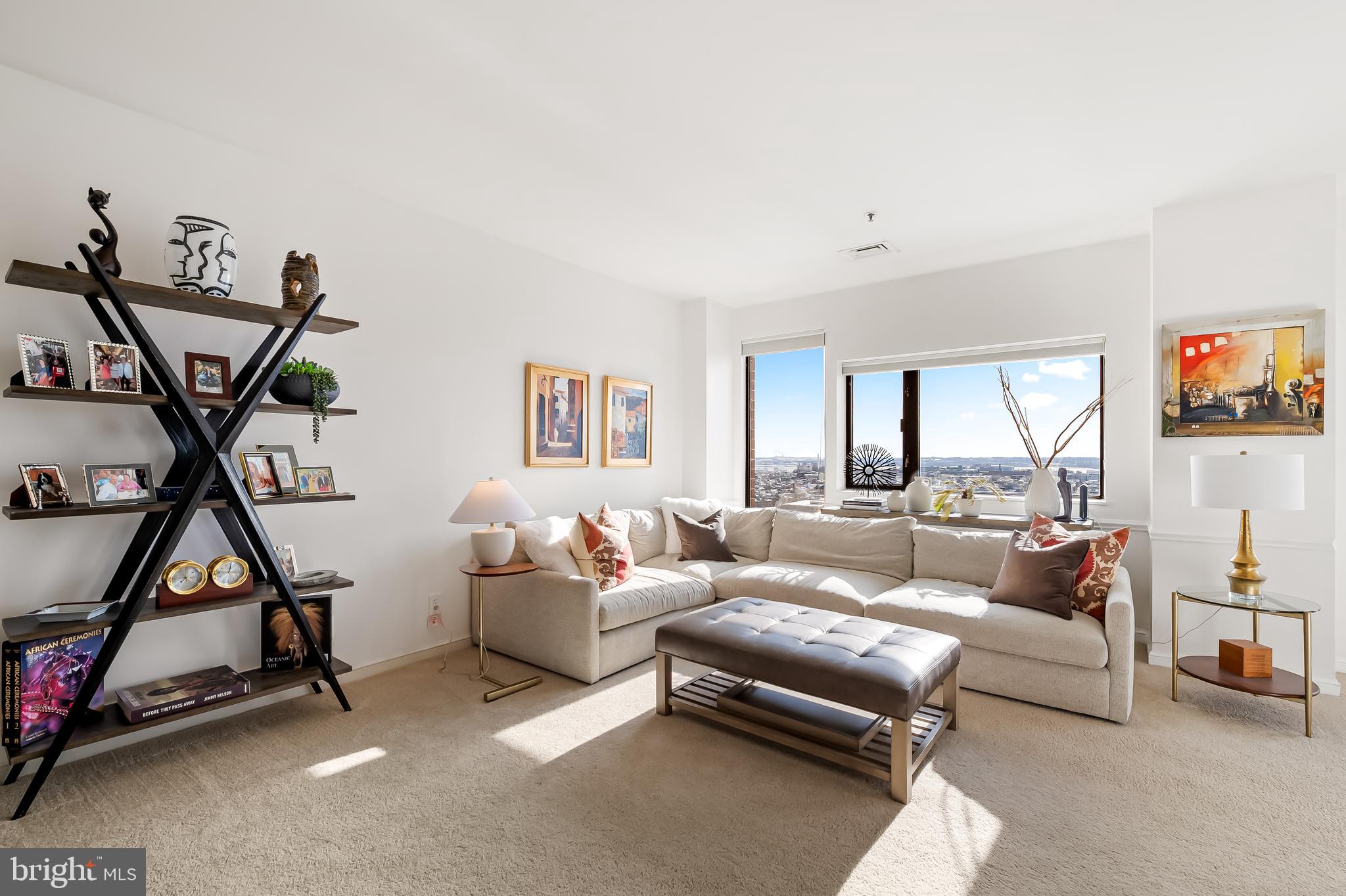 10 E Lee St E #1804