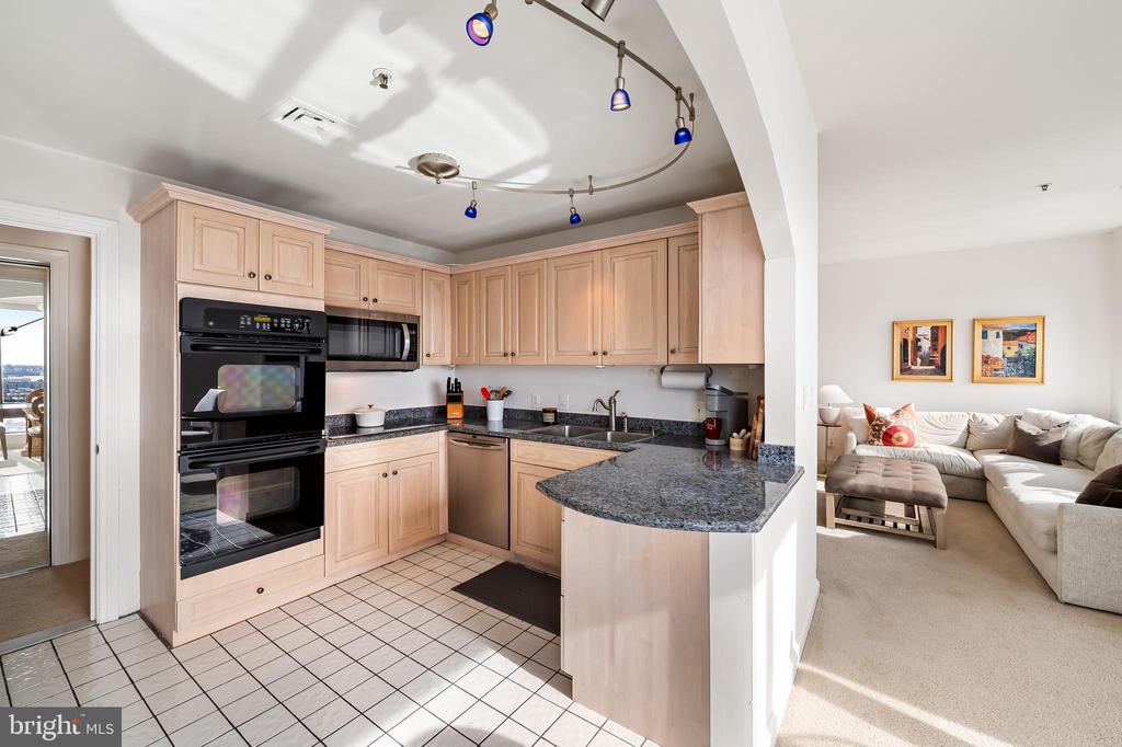 10 E Lee St E #1804