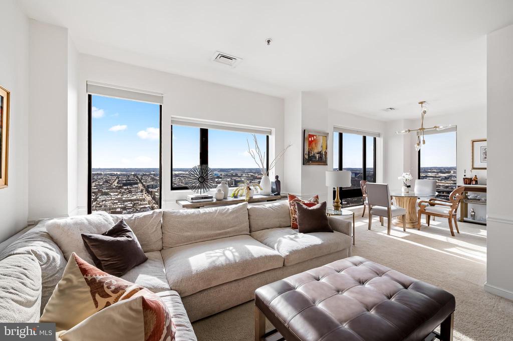 10 E Lee St E #1804