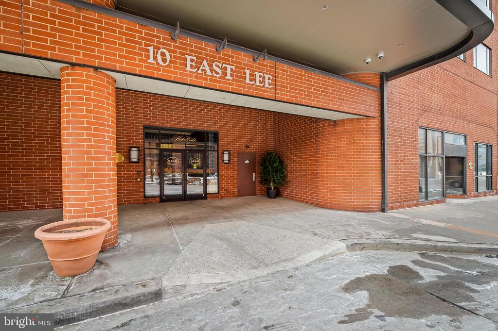 10 E Lee St E #1804