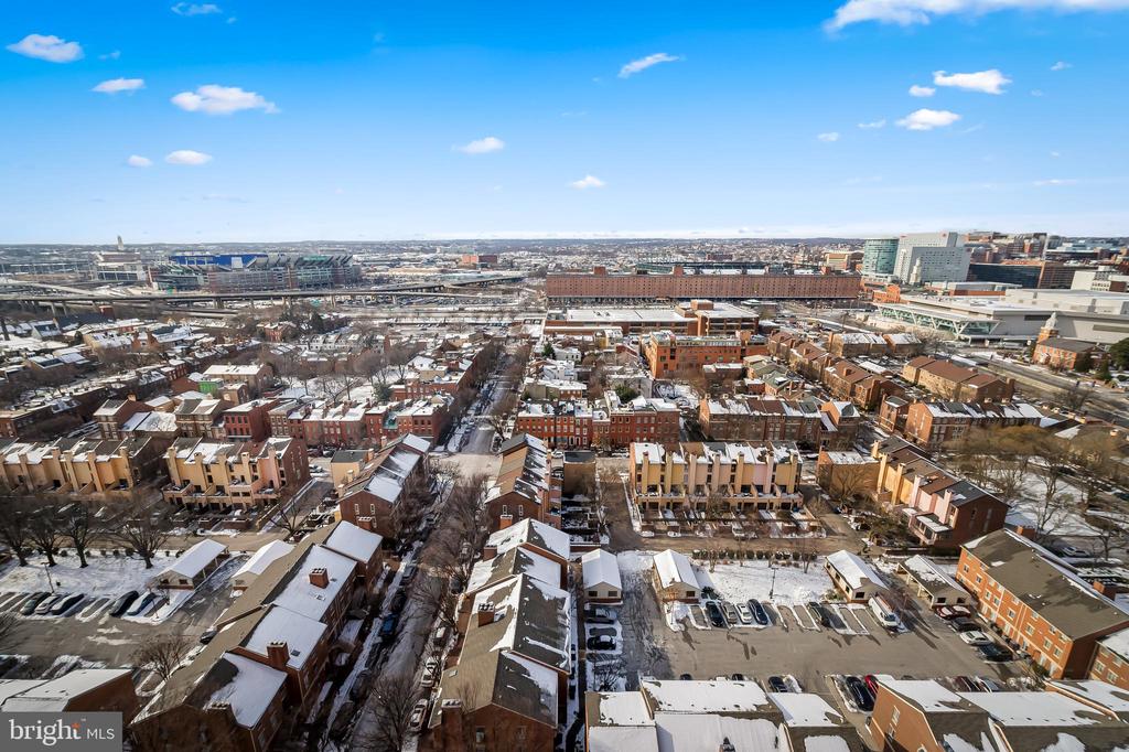 10 E Lee St E #1804