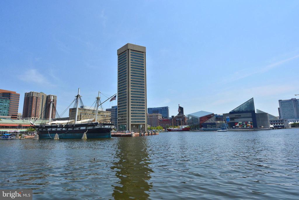 10 E Lee St E #1804