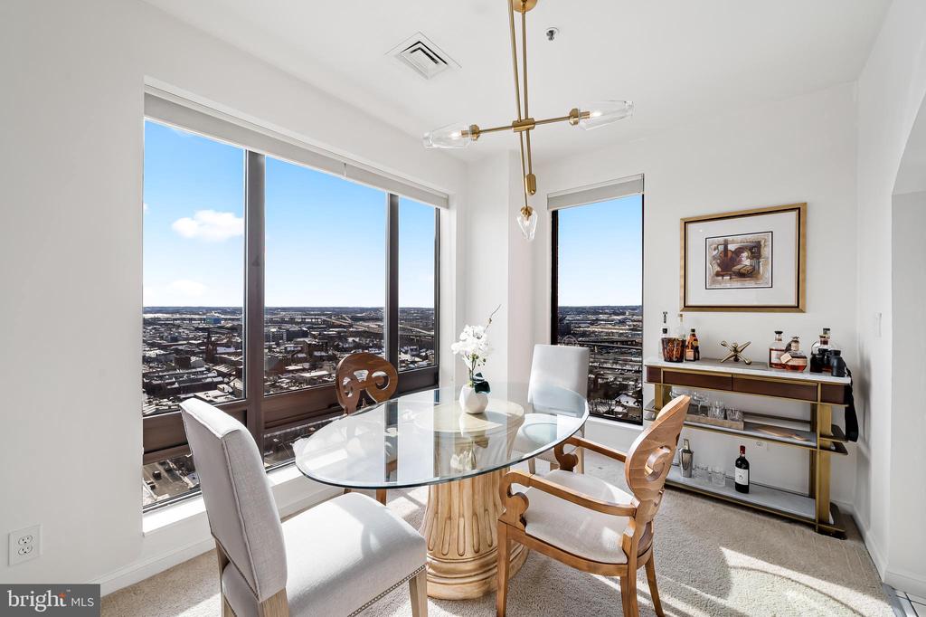 10 E Lee St E #1804