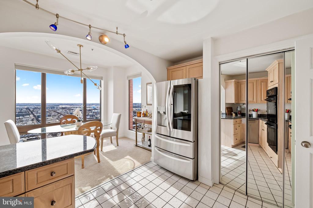 10 E Lee St E #1804