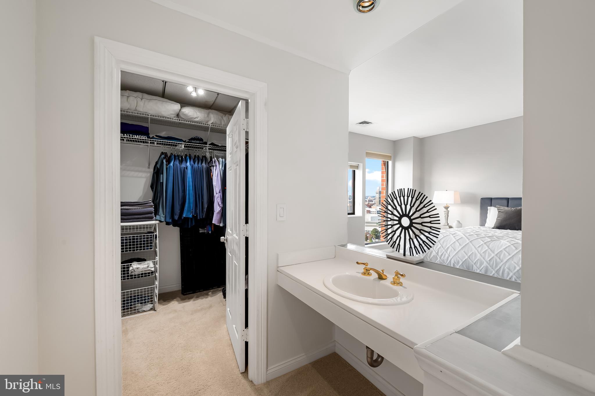 10 E Lee St E #1804
