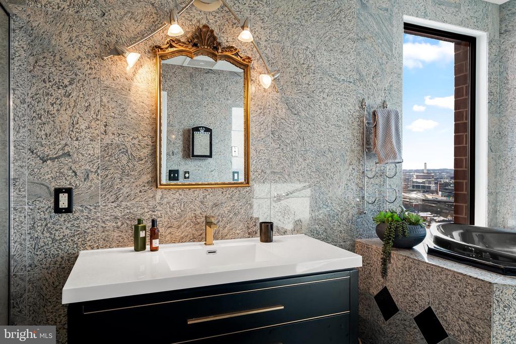 10 E Lee St E #1804
