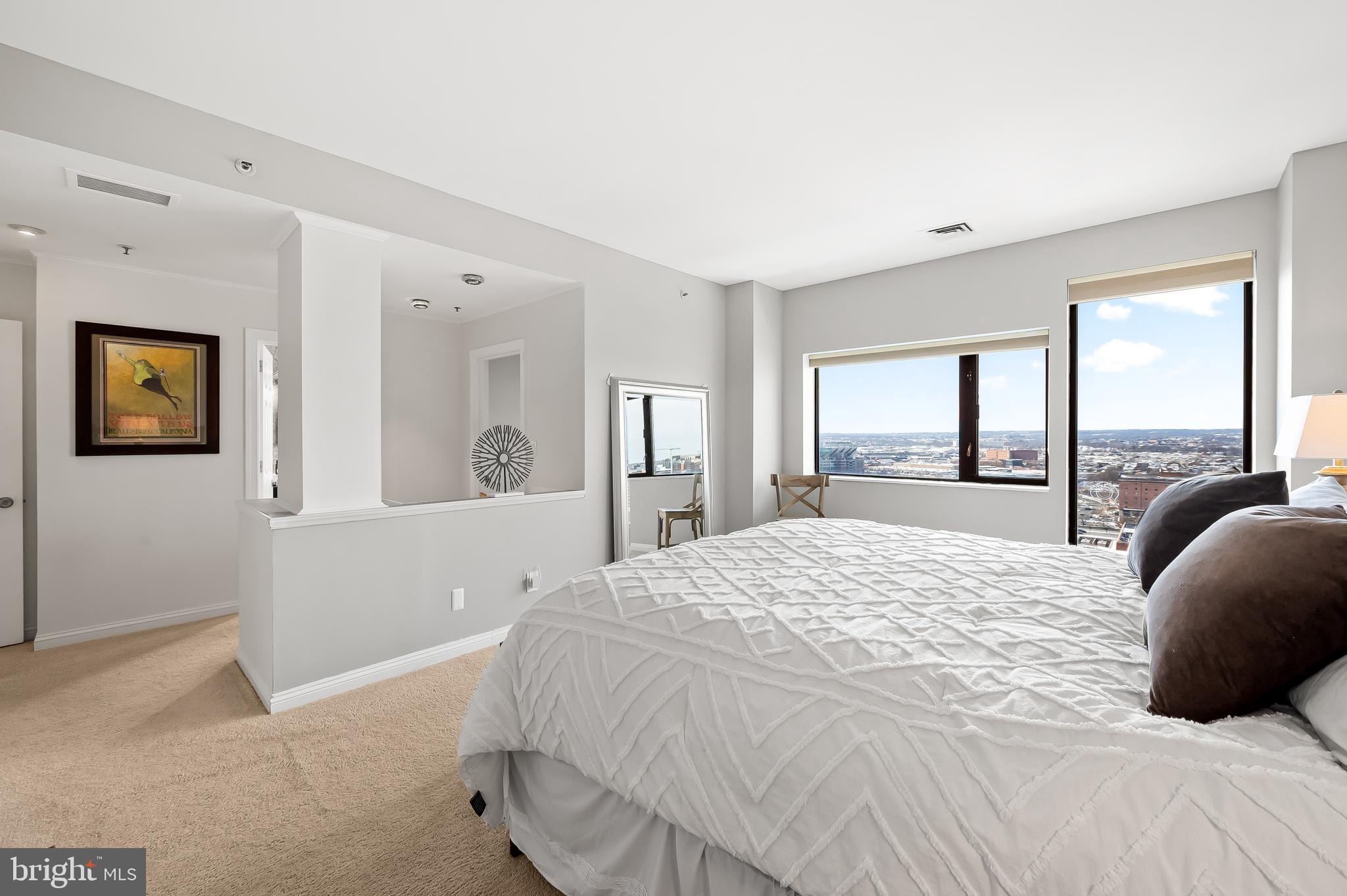 10 E Lee St E #1804