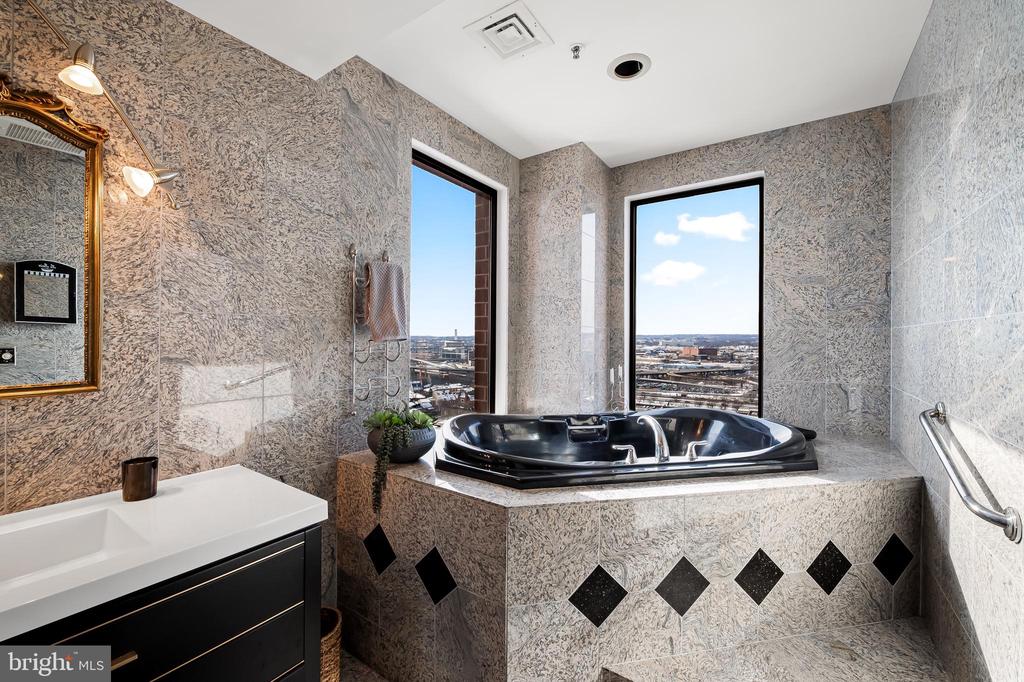 10 E Lee St E #1804