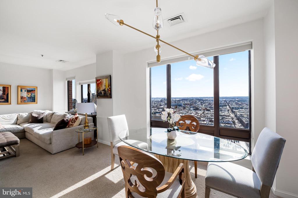 10 E Lee St E #1804