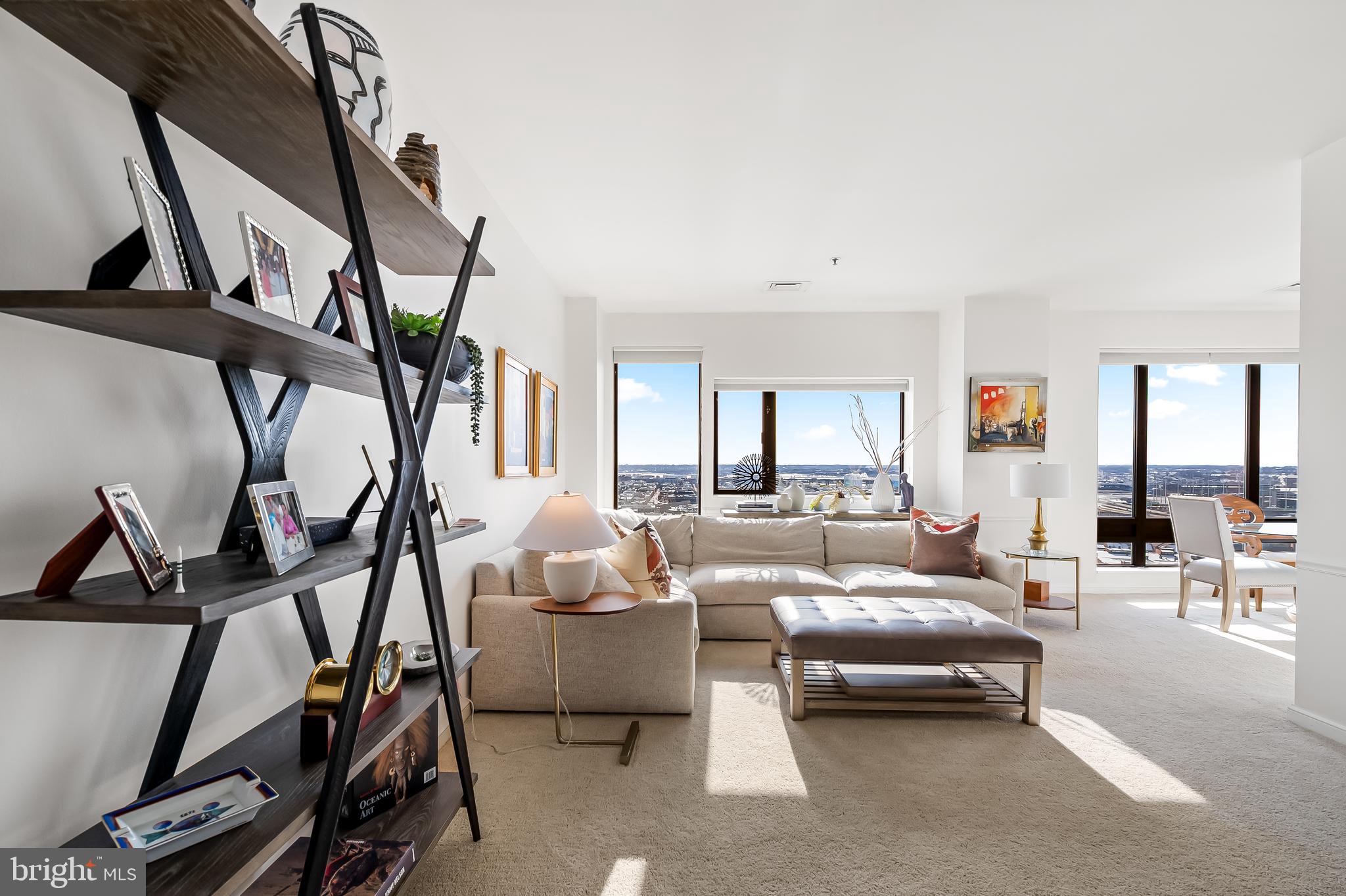 10 E Lee St E #1804
