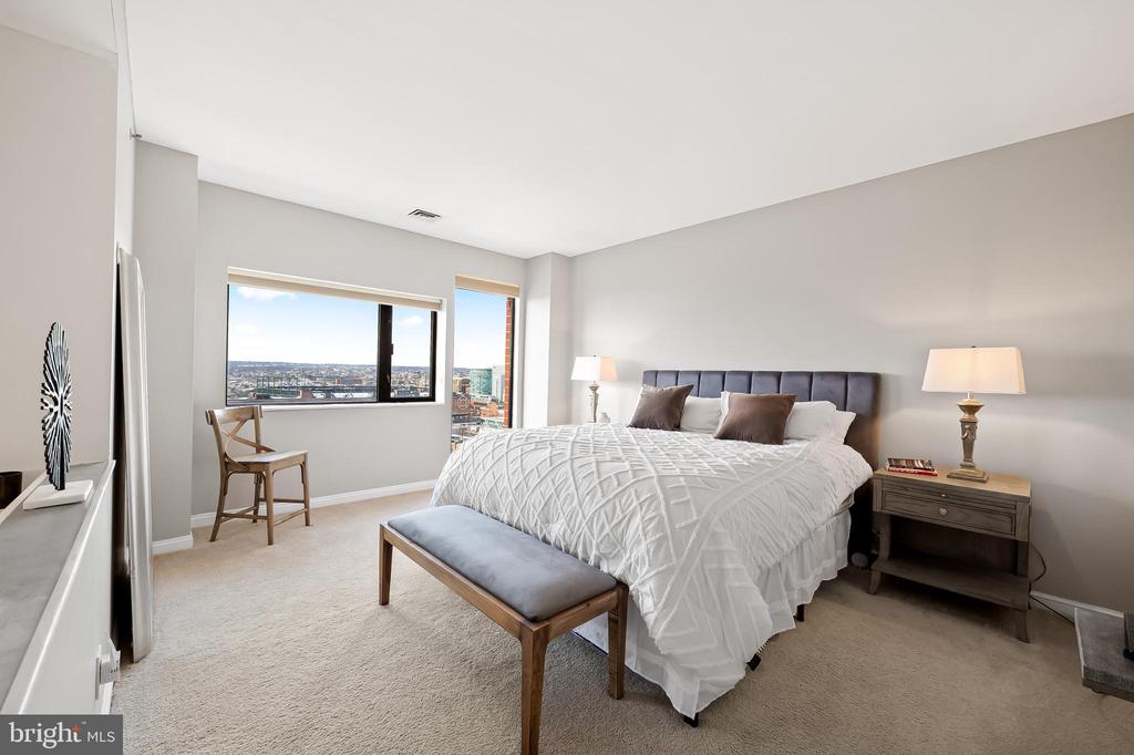 10 E Lee St E #1804