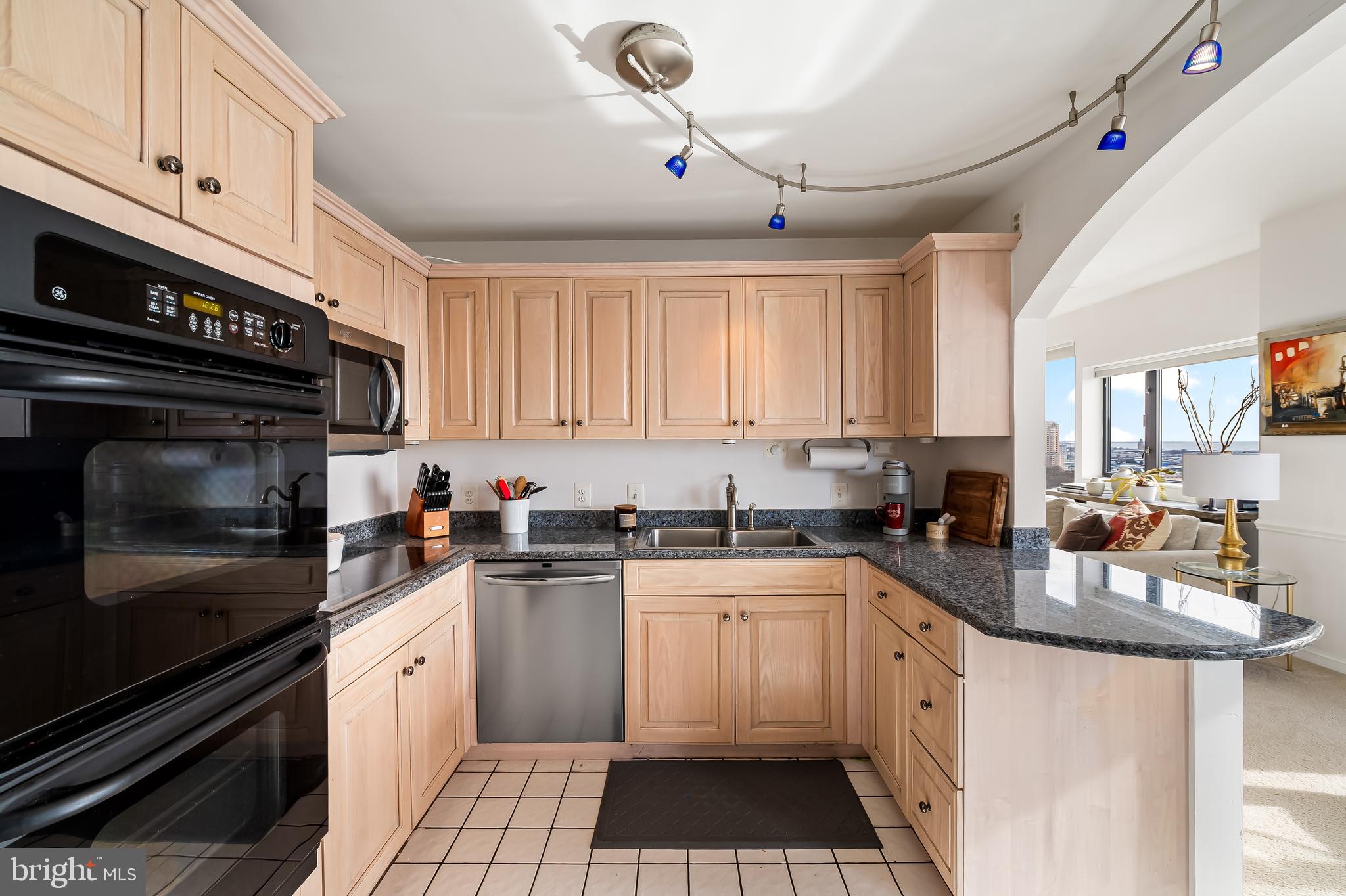 10 E Lee St E #1804