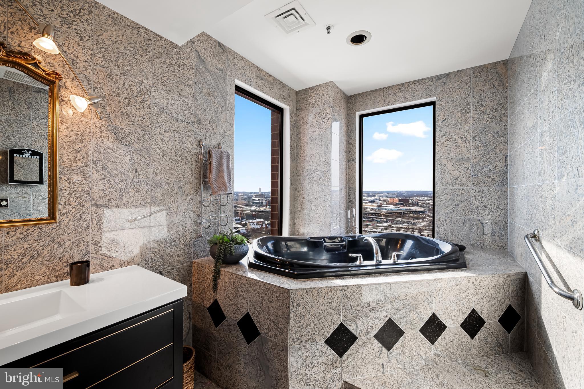 10 E Lee St E #1804