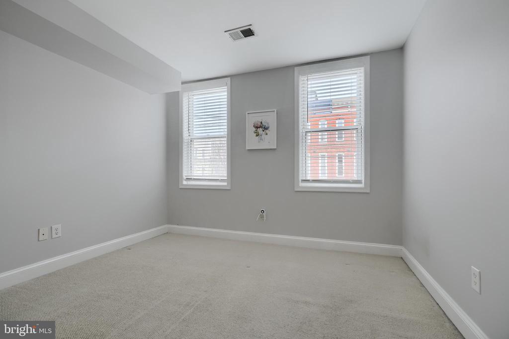 1252-1/2 Riverside Ave