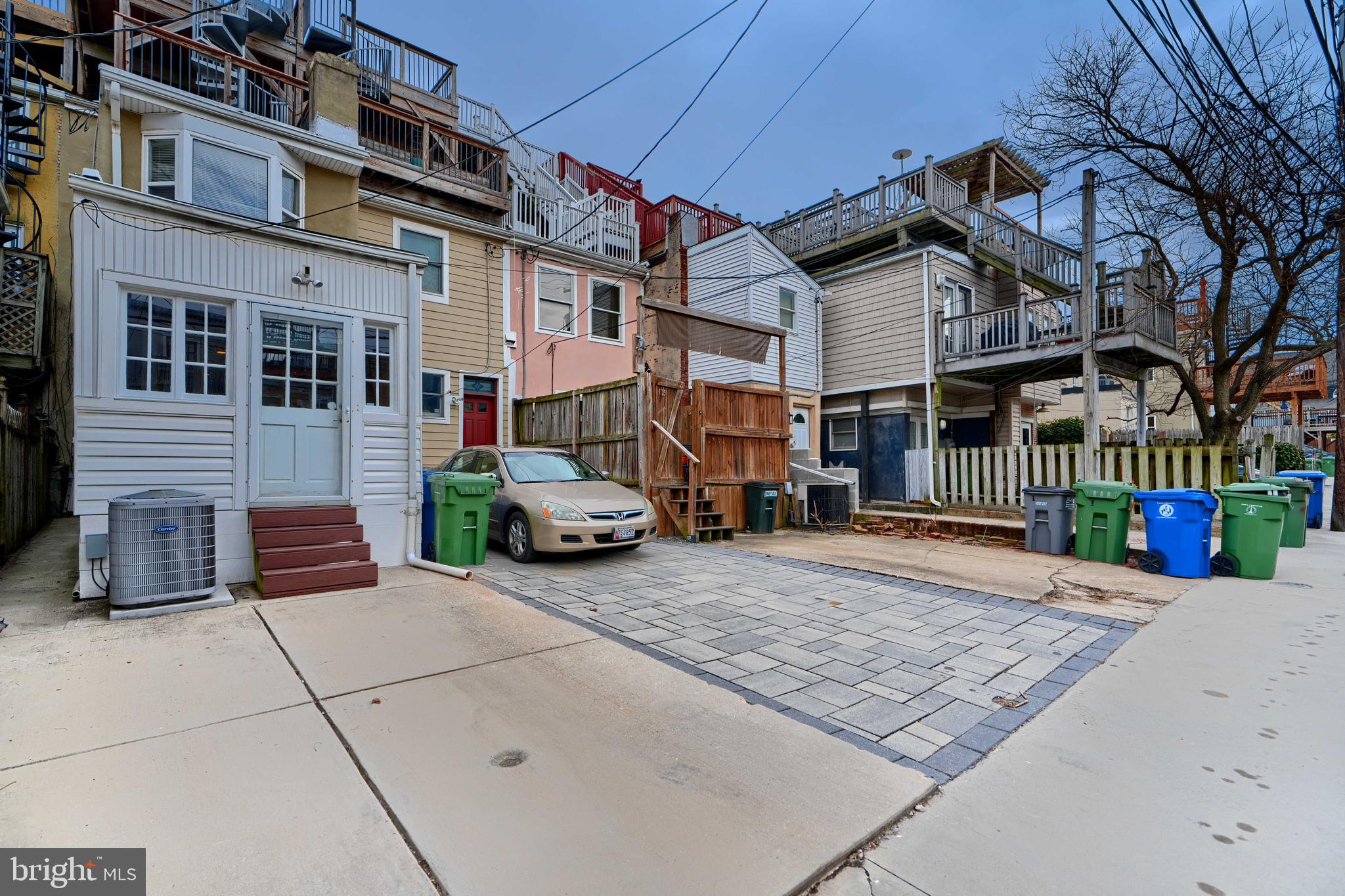1252-1/2 Riverside Ave