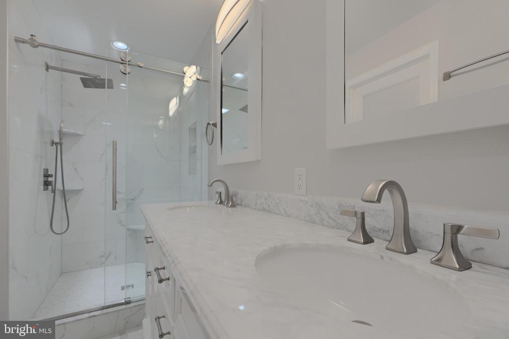 1252-1/2 Riverside Ave