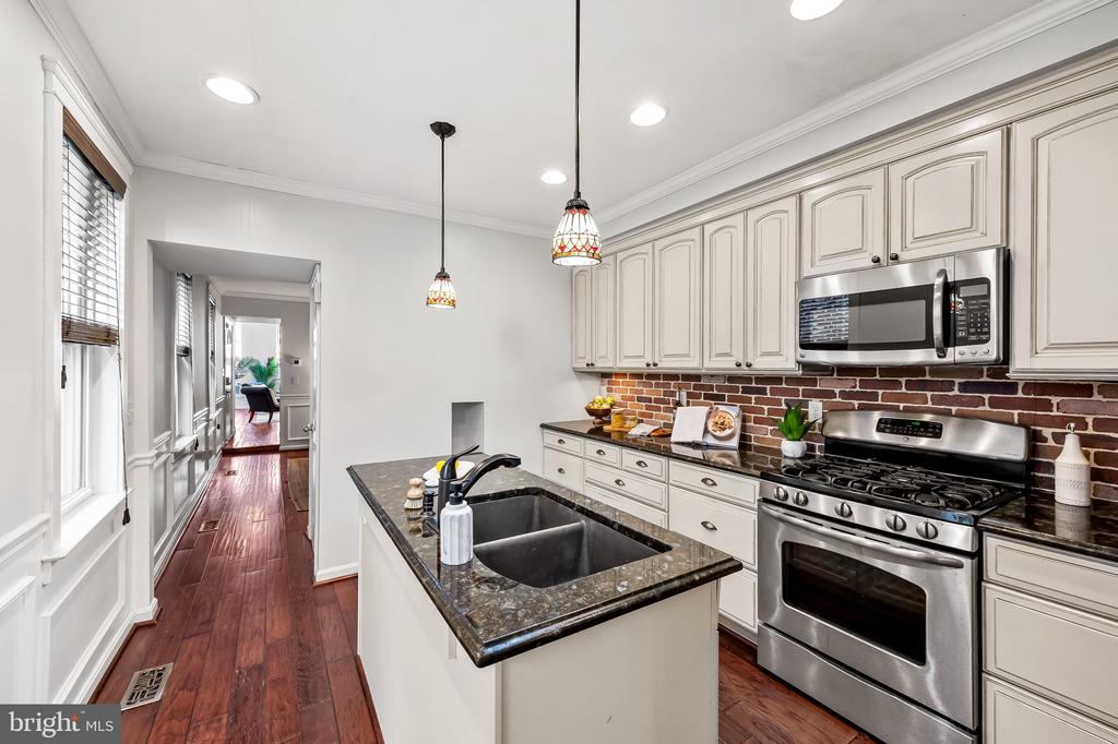 1308 William St